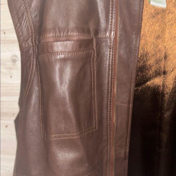 Orvis Men's Dark Brown Leather Vest - Picture 6 of 7